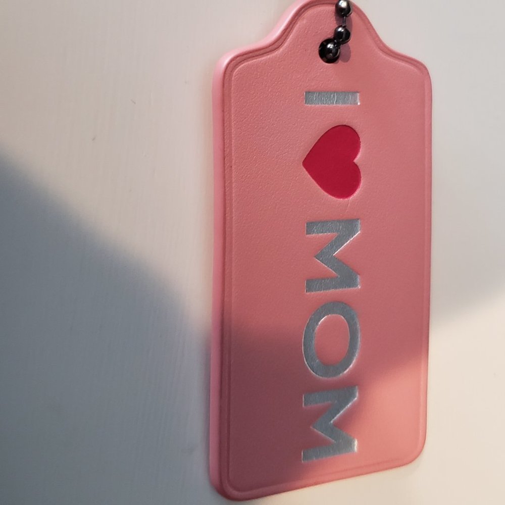 Coach Taffy Pink "I ❤️ MOM" XL Hangtag ** NWT ** - Picture 4 of 8